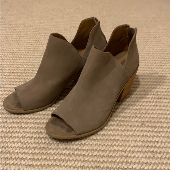 Tan Open Toed Block Heel Booties - Picture 1 of 3